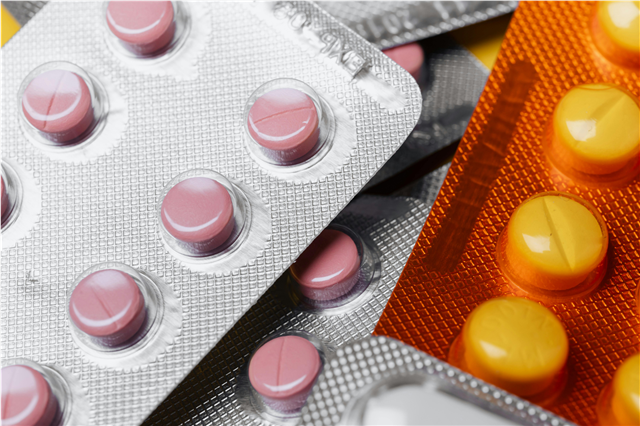 How are antibiotics used to treat bacterial infections?