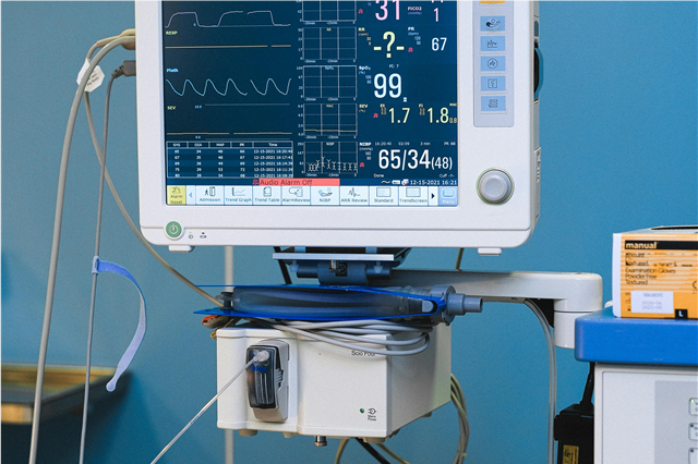 How are blood pressure monitors used to measure blood pressure?