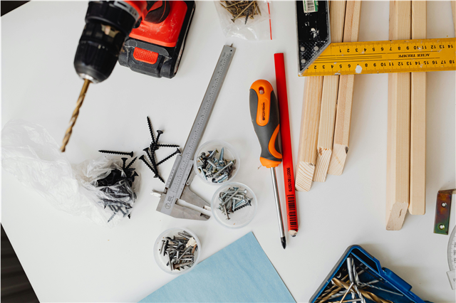 How do power tools assist in DIY projects for beginners and professionals?