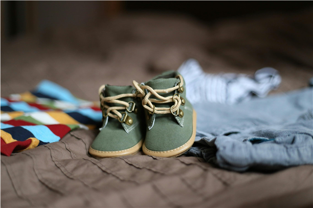 How is a baby crib used to provide a safe sleeping environment?