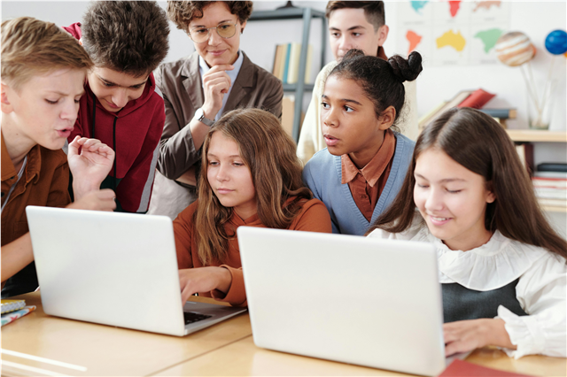 How is gamification applied in digital learning platforms?