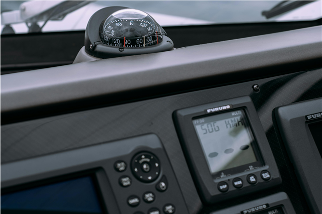 How is marine radar used to detect objects and navigate in poor visibility?