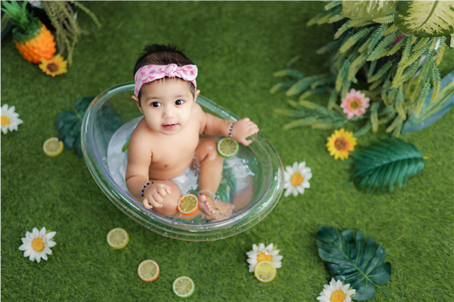 What are the applications of baby wipes in cleaning and hygiene?