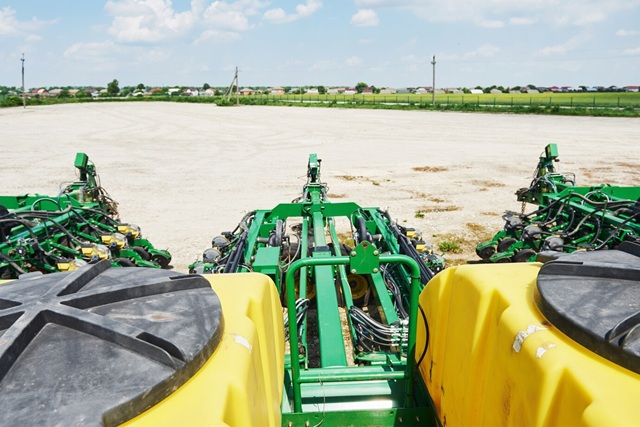 What are the applications of disc harrows in farming?