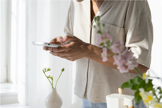 What are the benefits of using cake decorating tips for intricate designs?