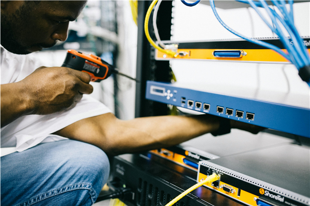 what-are-the-benefits-of-using-fiber-optic-networking-equipment
