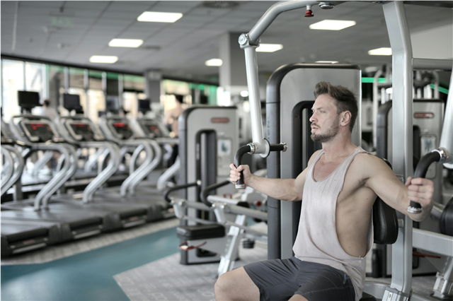 What are the common uses of a treadmill for cardio workouts?
