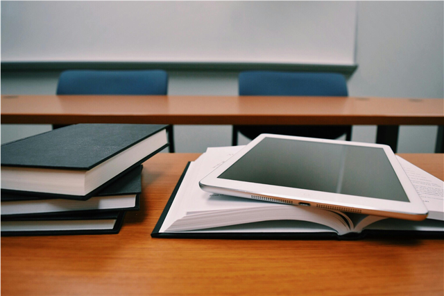 What are the common uses of interactive whiteboards in classrooms?