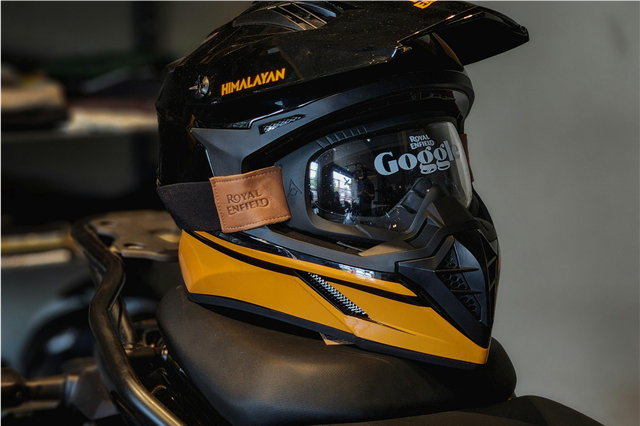 What are the uses of boxing gloves for training and sparring?