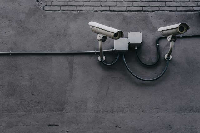 What are the uses of digital cameras in journalism