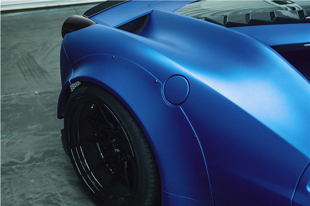 What are the uses of luxury cars in luxury tourism and travel experiences?