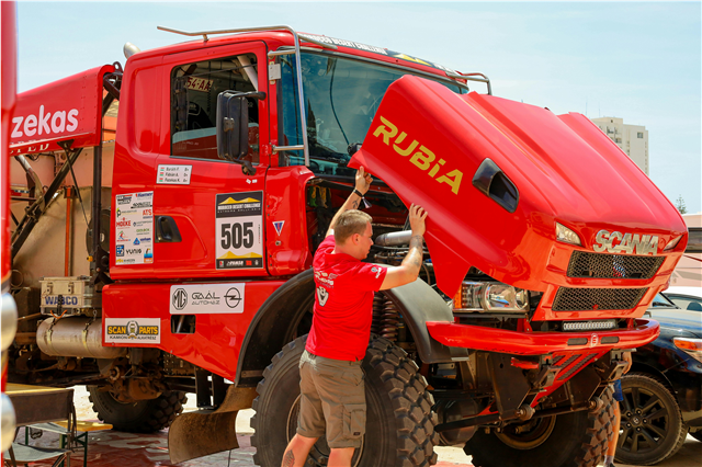 what-gear-is-essential-for-spelunking-or-cave-exploration