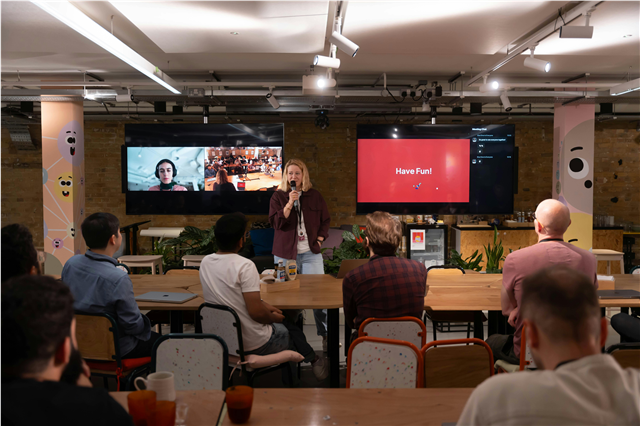 what-is-the-difference-between-online-courses-and-e-learning-platforms