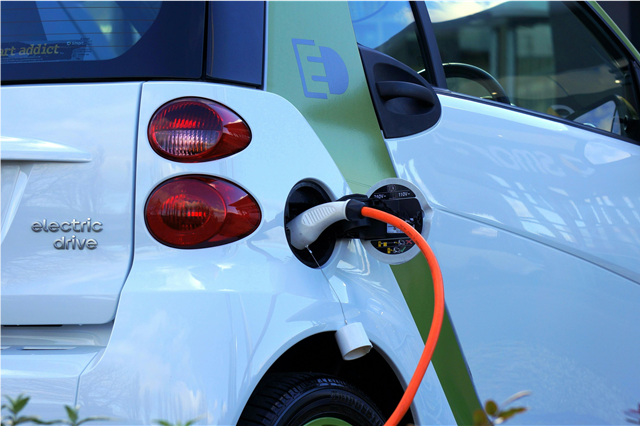 What is the role of electric vehicles in last mile delivery
